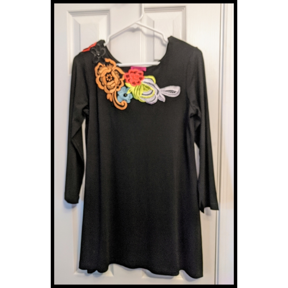 MAX & RINA FLORAL APPLIQUE BLOUSE SIZE SMALL - Picture 3 of 8